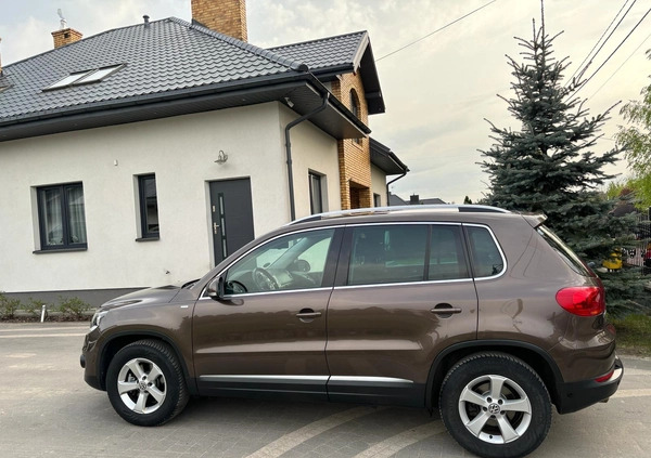 Volkswagen Tiguan cena 54700 przebieg: 177456, rok produkcji 2015 z Gniew małe 326